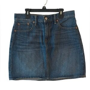 LEVI'S DENIM MINI SKIRT SIZE 28
